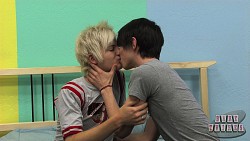 Kissing Twinks Go for Sex photo 1