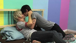 Kissing Twinks Go for Sex photo 2